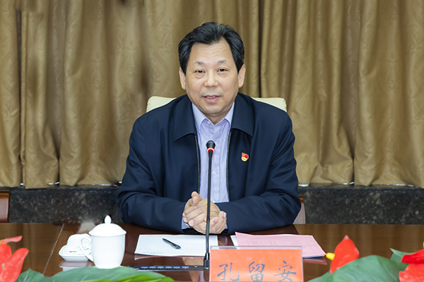 我校与伊川县人民政府签订战略合作框架协议